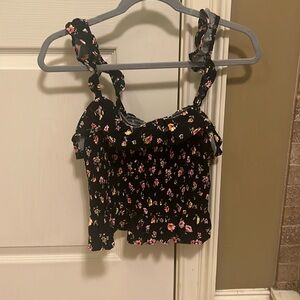 Floral cropped blouse. Scrunched along the waist line.